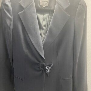 GORGEOUS GENTLY WORN GRAY ARMANI BLAZER - SIZE 6